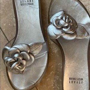 🔥☄️☄️Stuart Weitzman Silver Leather Flower Sandal 7